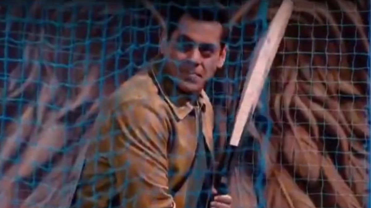 Bigg Boss Weekend Ka Vaar Salman Khan Plays Cricket With